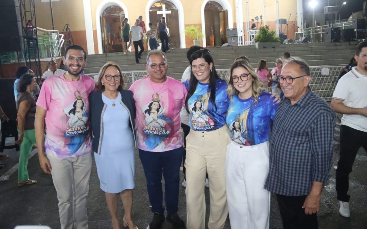 Zenaide anuncia investimento de R$ 1 milhão em pórticos durante festa tradicional em Pau dos Ferros