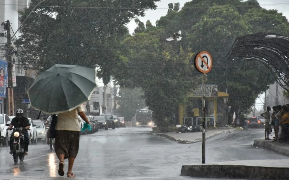 🚨 Chuvas deixam vias intransitáveis em Natal na manhã desta quarta (11)