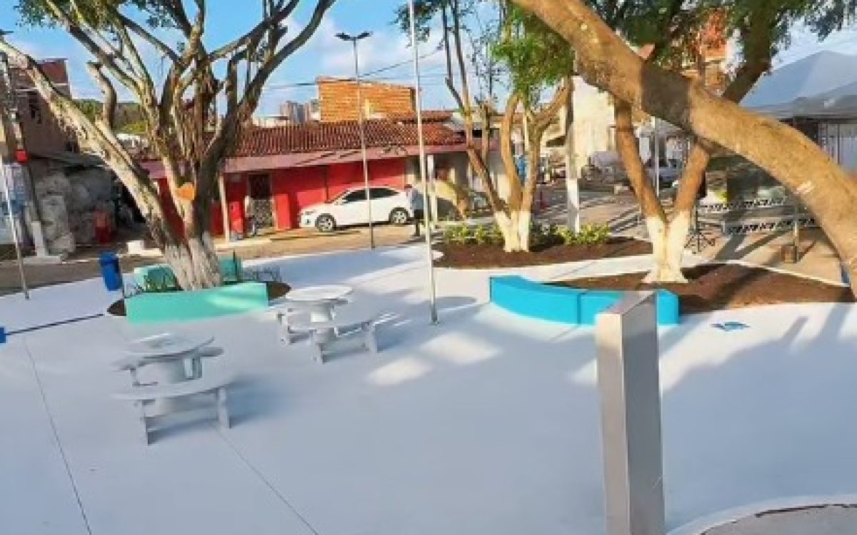 Prefeitura de Natal entrega Praça dos Pinheirais
