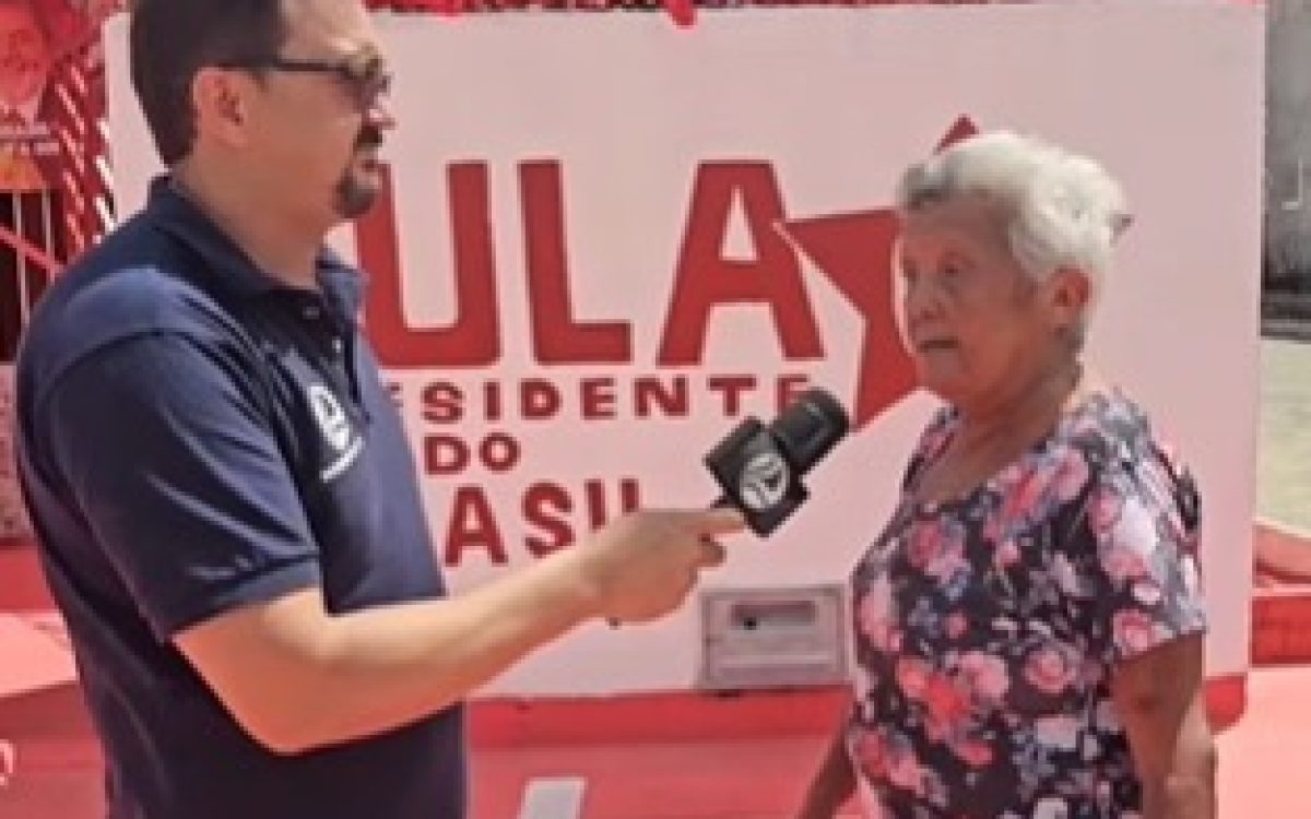 Moradora de Boa Saúde transforma casa e rua em homenagem a Lula e ao PT