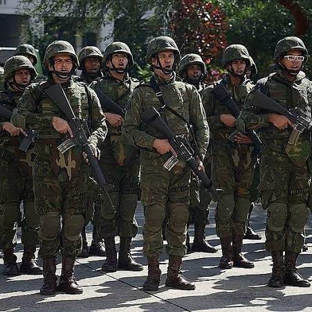 Militares entram no corte de gastos