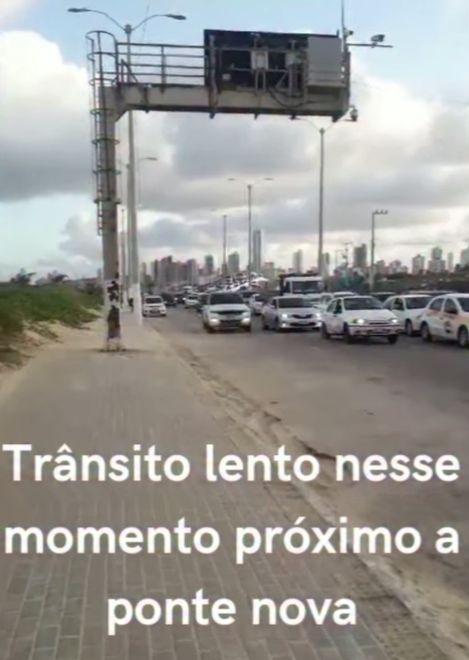 Trânsito lento nesse momento próximo a ponte nova