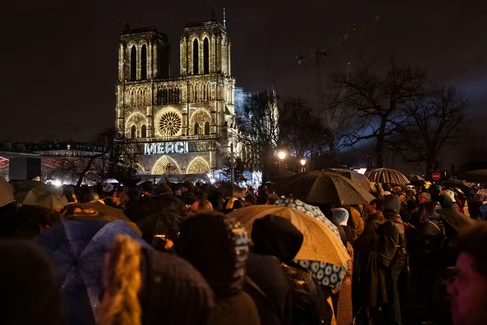 Catedral de Notre- Dame foi reaberta ao público após 5 anos do incêndio