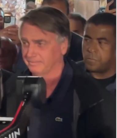 Surpresa em Brasília: Bolsonaro aparece em seminário e é aplaudido