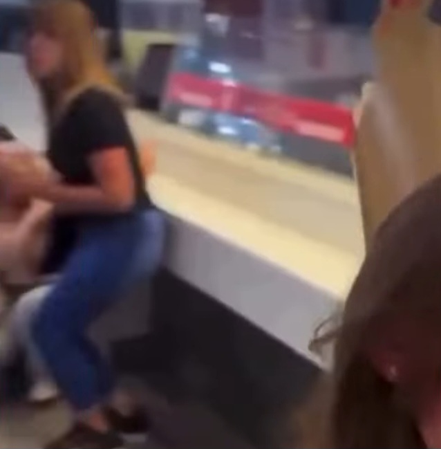 Tiro assusta todos em Shopping