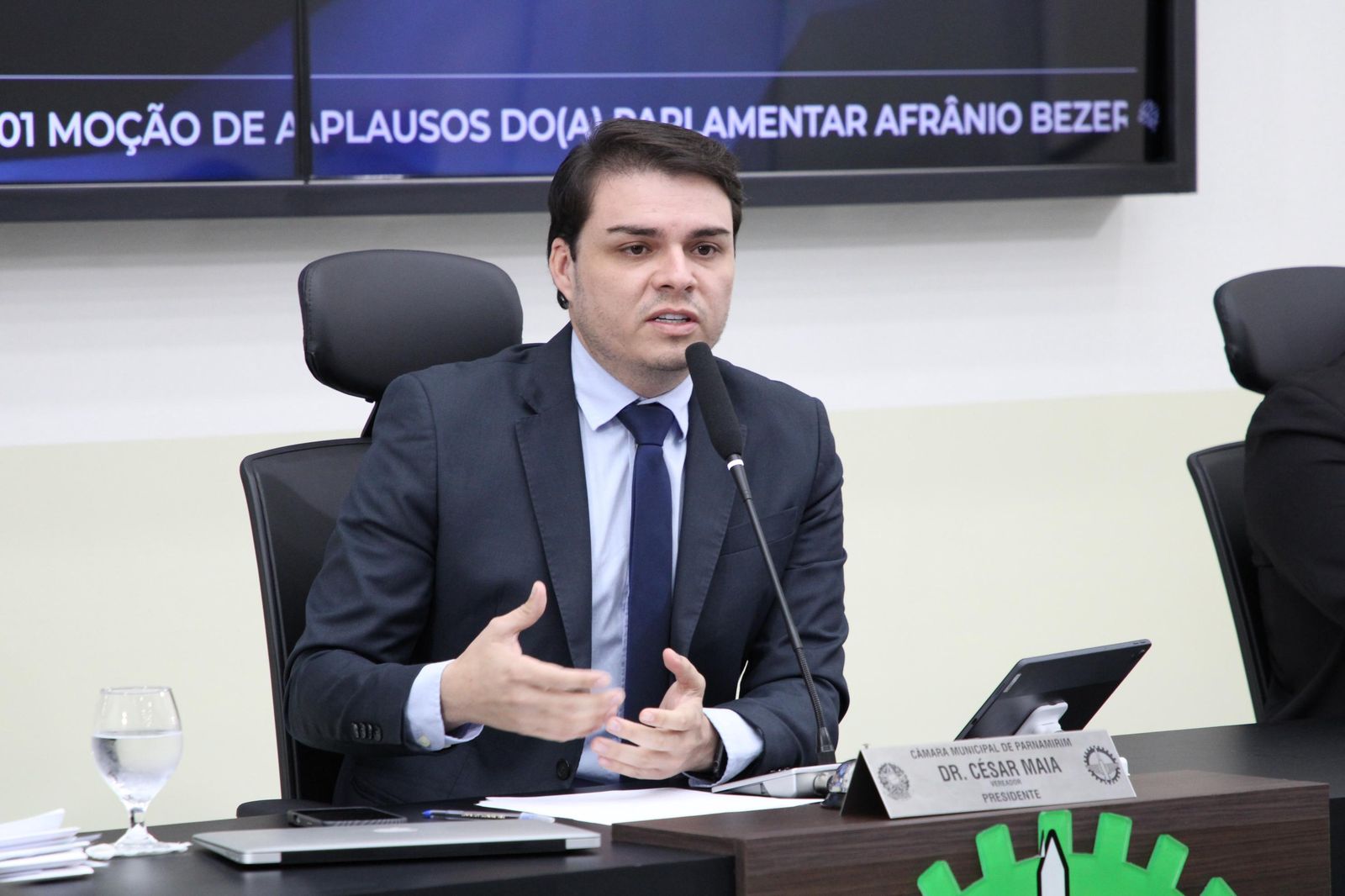 Presidente da Câmara de Parnamirim, Dr. César Maia, concede reajuste a servidores e estagiários