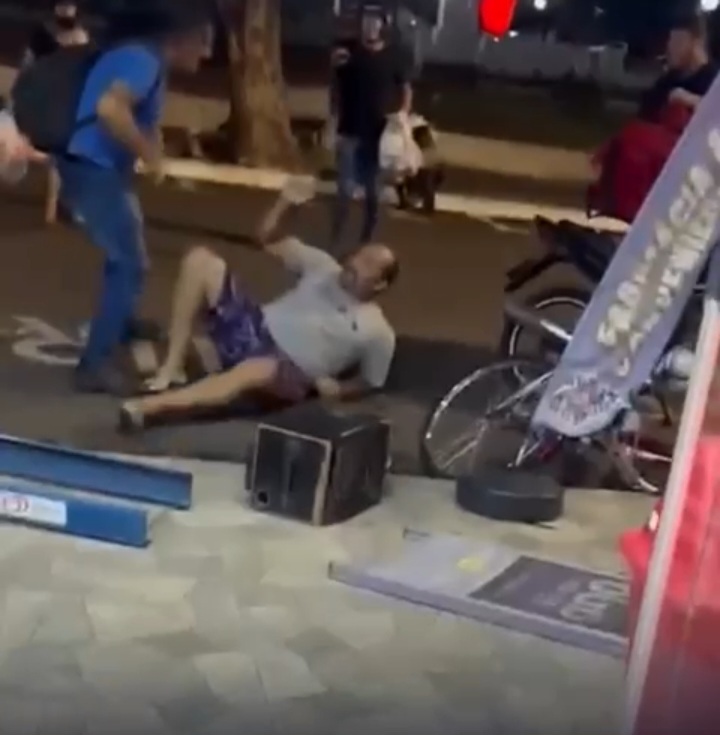 Homem esfaqueia atual de sua ex por ciúmes