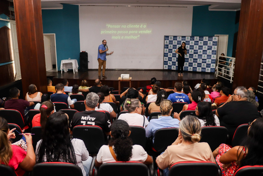 Comerciantes que atuarão no “Mossoró Cidade Junina” recebem treinamento da Fecomércio e Senac