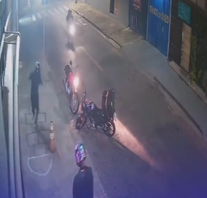 Motoqueiros param para brincar de amarelinha e viralizam