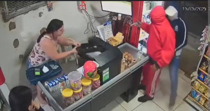 Dono de mercadinho reage a assalto e mata um dos suspeitos