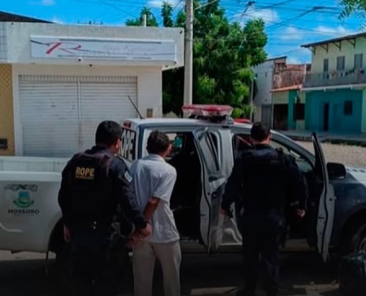 Homem é preso após ser flagrado filmando partes íntimas de alunas em escola de Mossoró