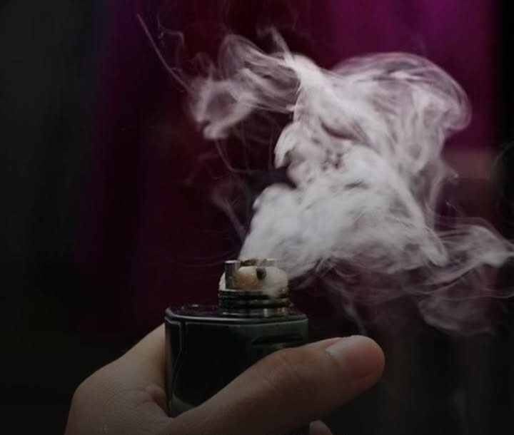 Menina de 15 anos morre por complicações do uso de cigarro eletrônico