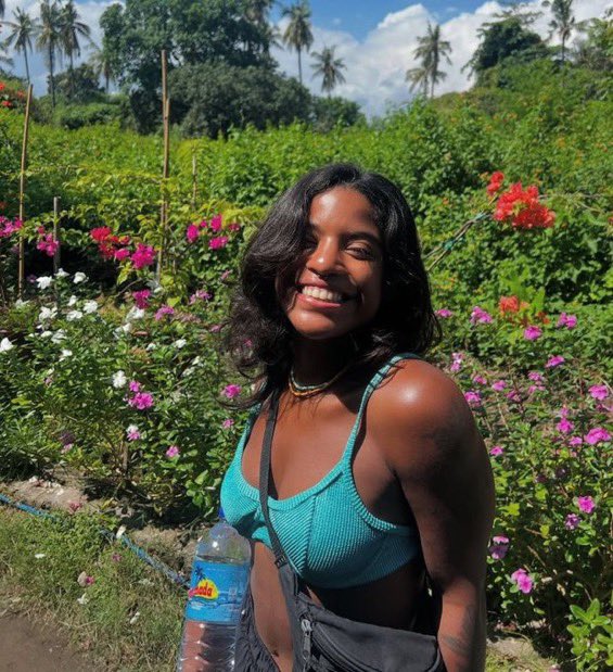 Brasileira que escorregou durante uma trilha, fica presa nas proximidades de um vulcão na Indonésia