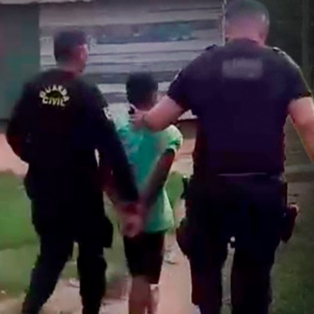 Padrasto joga mingau quente nas costas da menina na cidade de murutinga