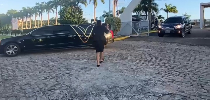 Corpo de Cláudio Porpino chega no cemitério