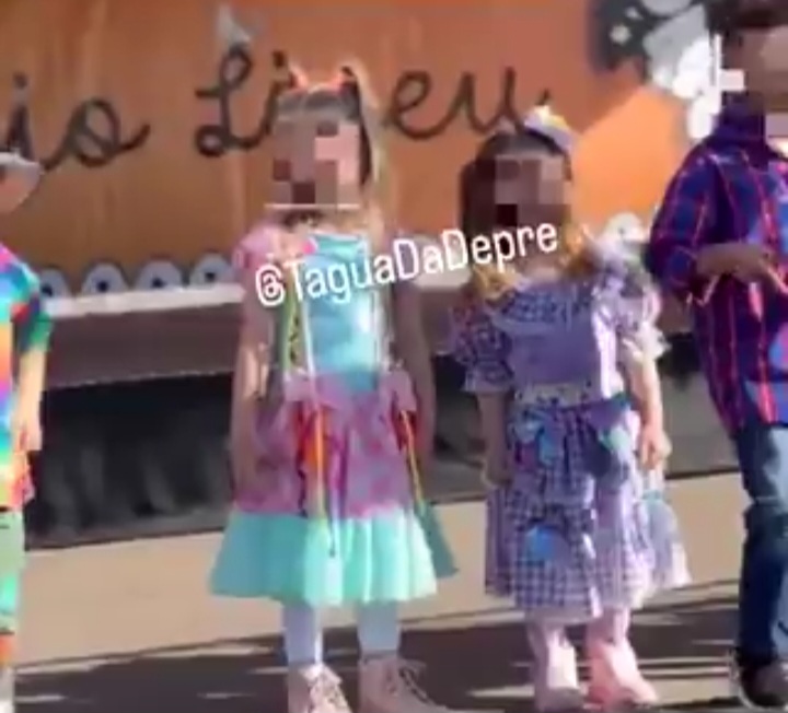 Homem enfia dedo na cara de criança em festa Junina