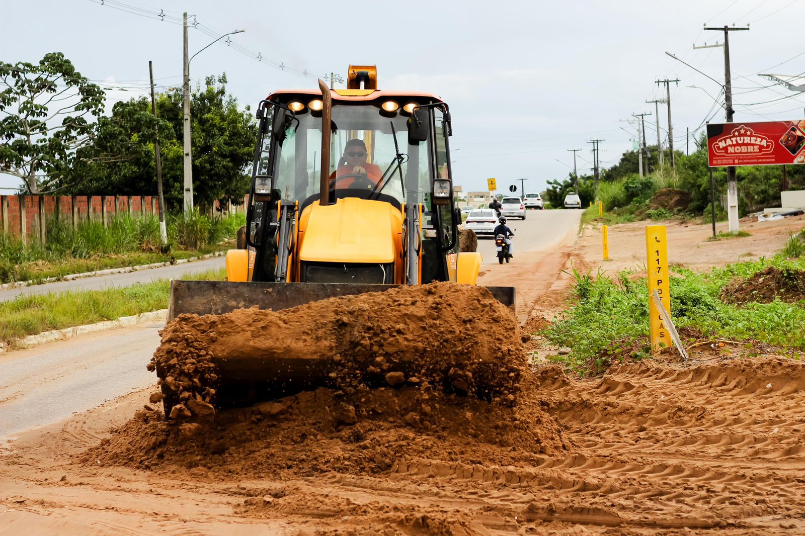 Parnamirim segue fazendo manutenção da Avenida Olavo Montenegro