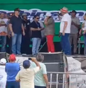 Fátima discursa para plateia vazia