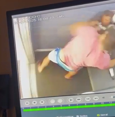 Homem agride mulher no elevador
