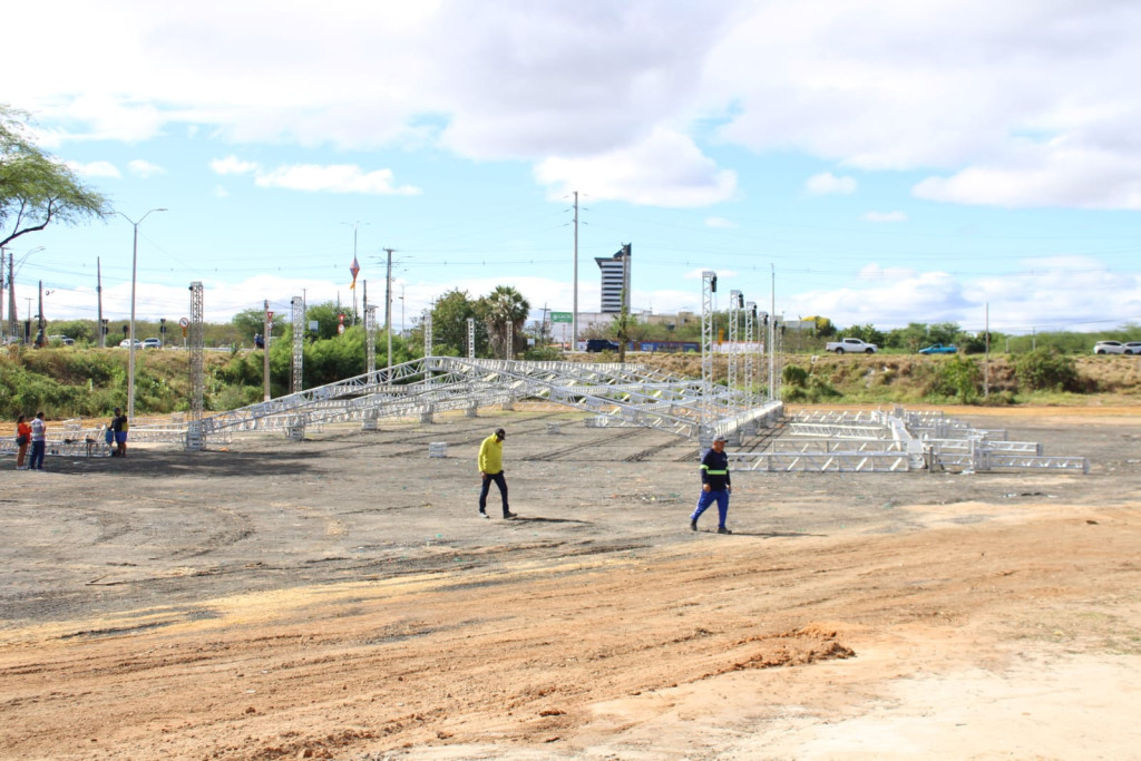 Secretaria de Agricultura inicia montagem de estrutura da Festa do Bode 2025
