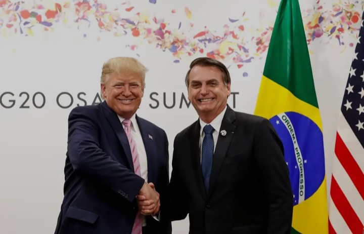 Trump ameaça: “deixem-no em paz” diz presidente dos EUA em pôster em defesa de Bolsonaro