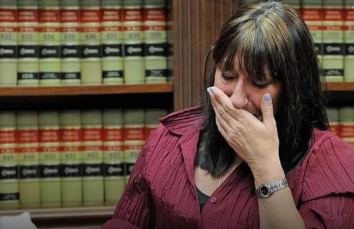 Mulher doa rim para salvar chefe e é demitida por demorar muito para se recuperar