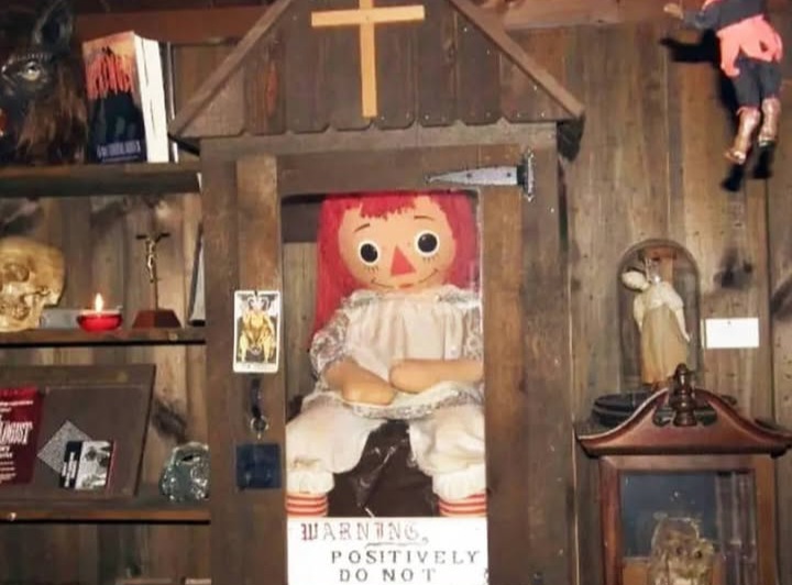 Investigador paranormal morr3 misteriosamente durante turnê com a boneca Anabelle nos EUA