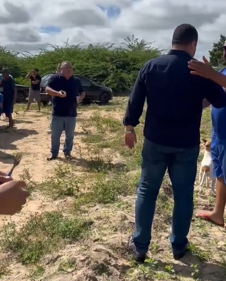 Diomedes celebra inauguração do sistema de abastecimento de água do Assentamento Padre Cícero