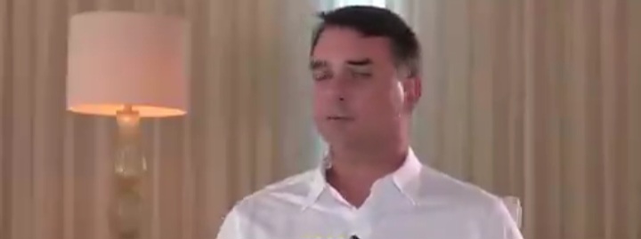 Flávio Bolson4r0 diz que para acabar com as tarifas de Trump basta fazer a Anistia e colocar seu pai nas urnas em 2026