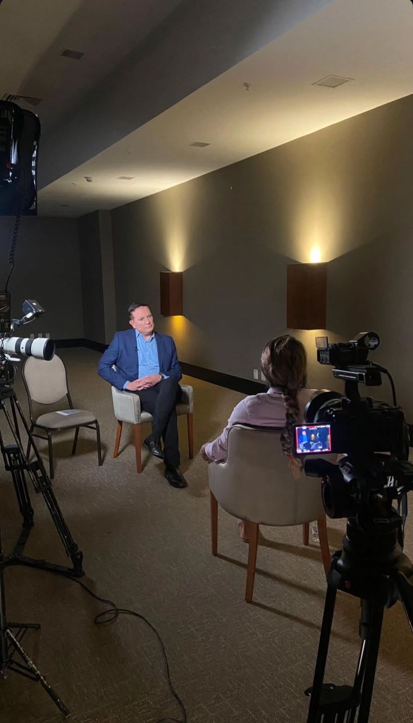 Juliana Soares concede entrevista exclusiva a Roberto Cabrini