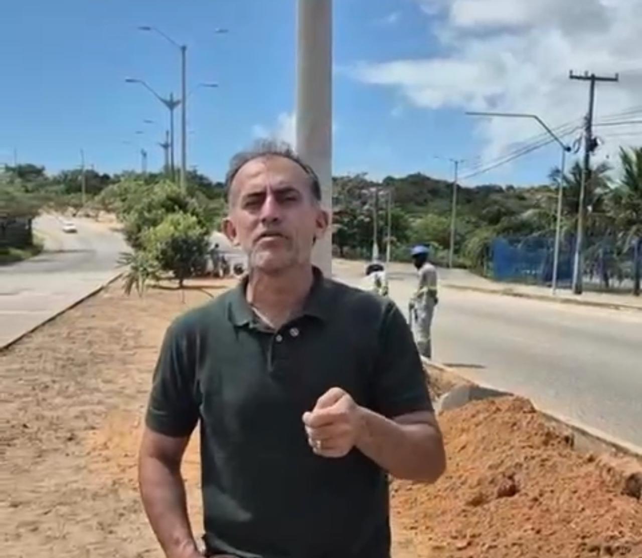 Preto Aquino acompanha instalação de iluminação de LED