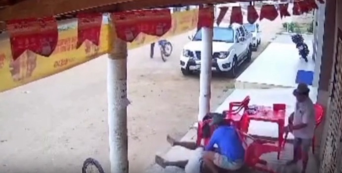 Briga com facadas e pedradas deixa dois feridos