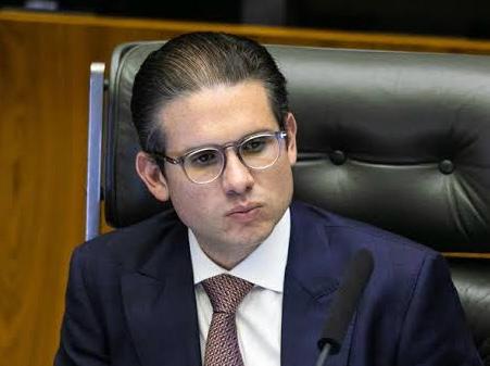 Capa Hugo Motta pede afastamento de 15 Deputados