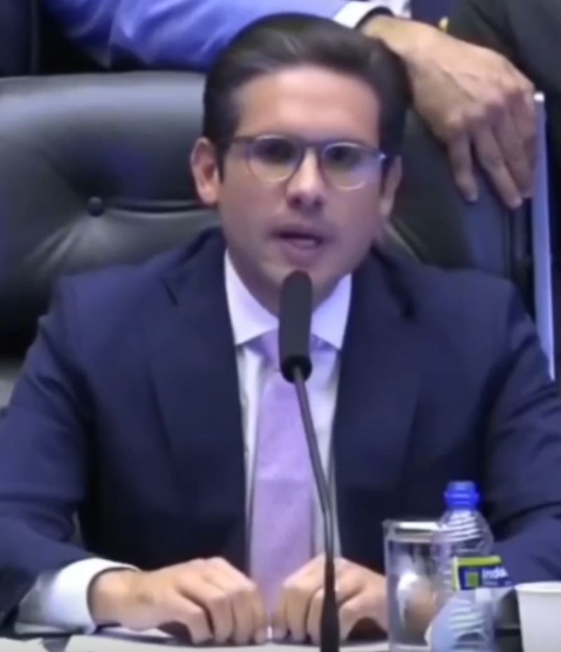 Motta consegue abrir sessão da Câmara “Não podemos negociar democracia”