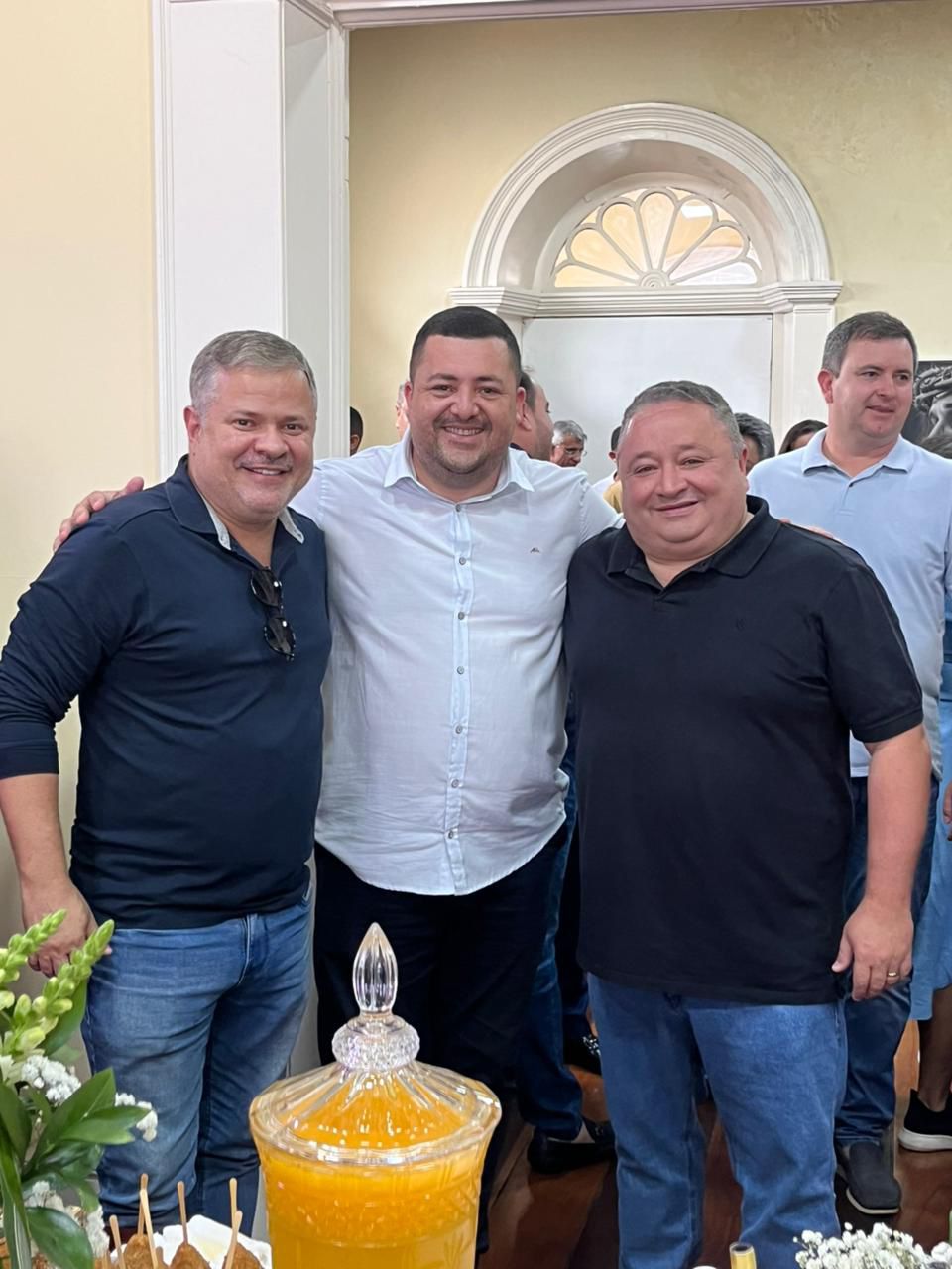 Prefeito Antônio Henrique é surpreendido com festa de aniversário na Prefeitura de Ceará-Mirim