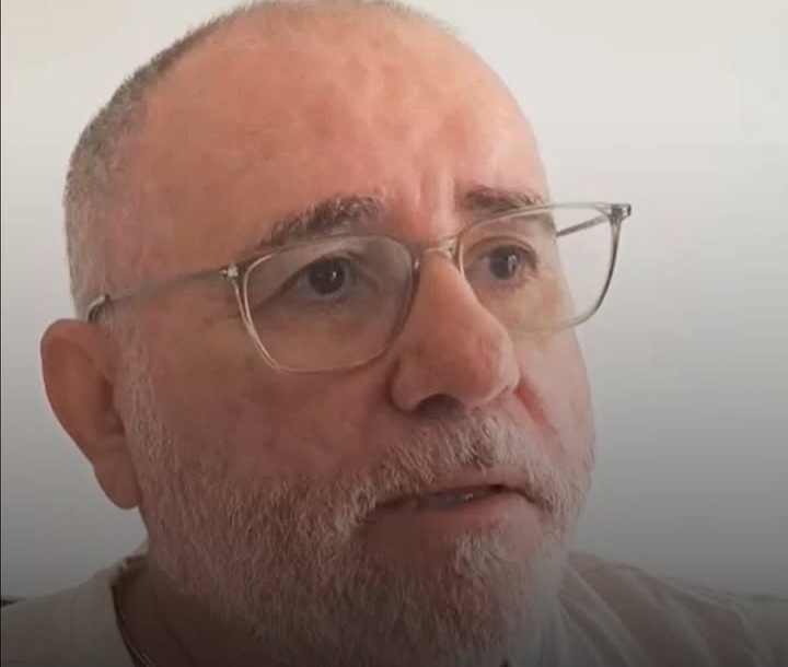 Professor da UFRN leva cuspida no rosto após discurso em coleção de grau