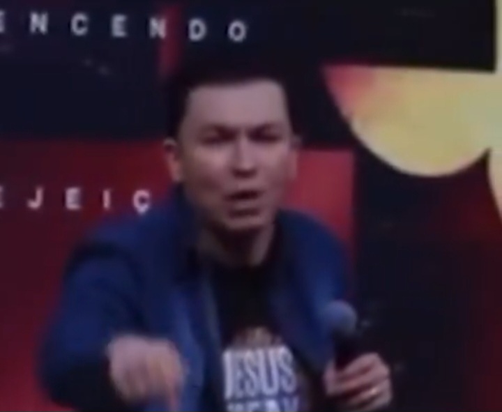 Pastor diz que época boa era quando podia bater em cachorro