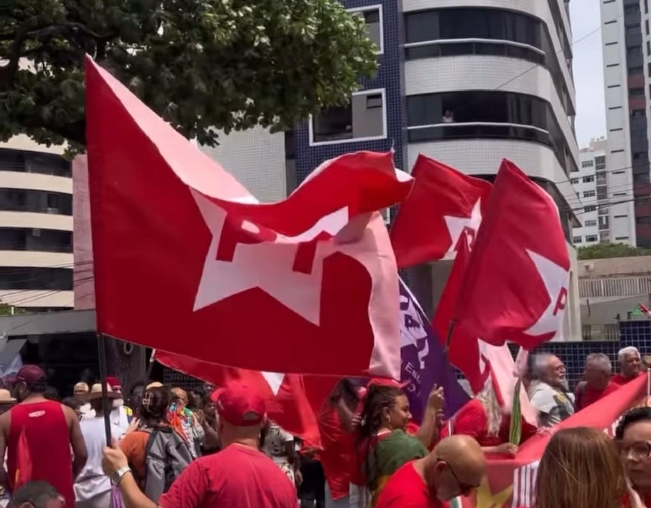 PT faz movimentação na hora do tradicional Desfile Cívico