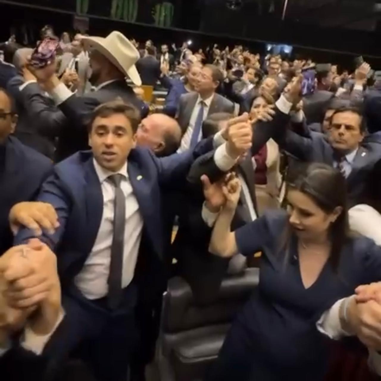 Camara aprova com 66% urgência da Anistia