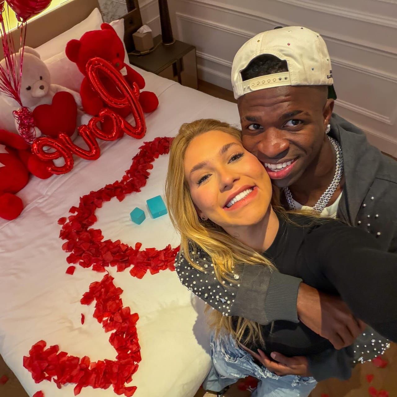 Vini Jr e Virgínia oficializam namoro