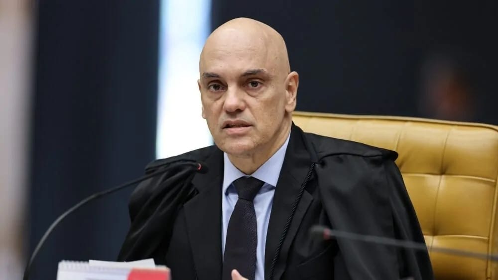 Moraes proíbe visita de presidente do PL a Bolsonaro