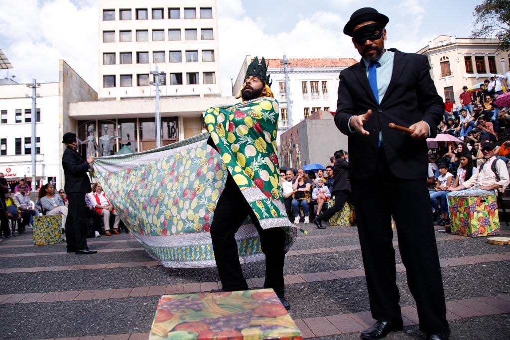 Clowns de Shakespeare realiza apresentação gratuita na Zona Norte
