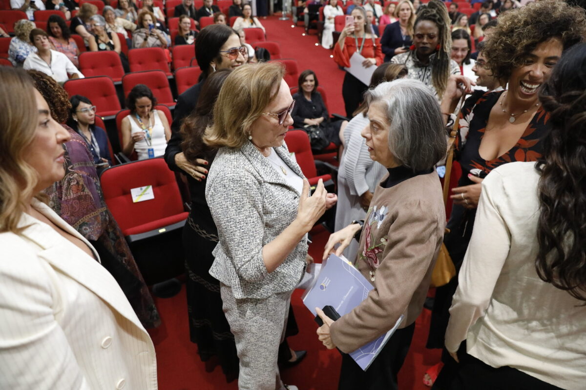 Zenaide Maia cobra votação de projeto contra feminicídio