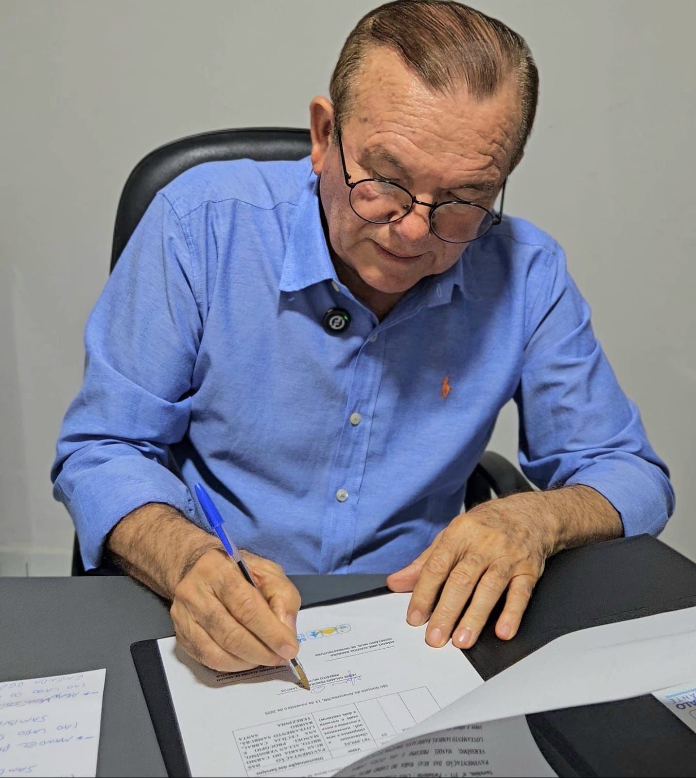 Prefeito Jaime Calado assina pacote de ordens de serviço para pavimentações e reforma de quadras que somam R$ 2,3 milhões