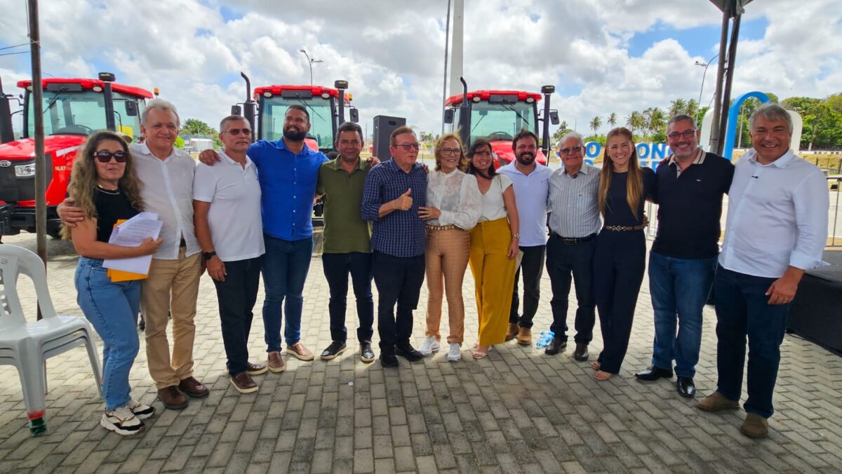 Zenaide Maia impulsiona agricultura no RN com entrega de máquinas agrícolas a 18 municípios