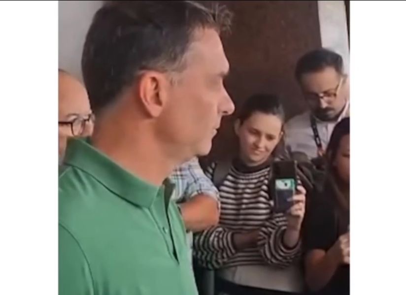 Flávio Bolsonaro fala em “preço” para desistir de candidatura