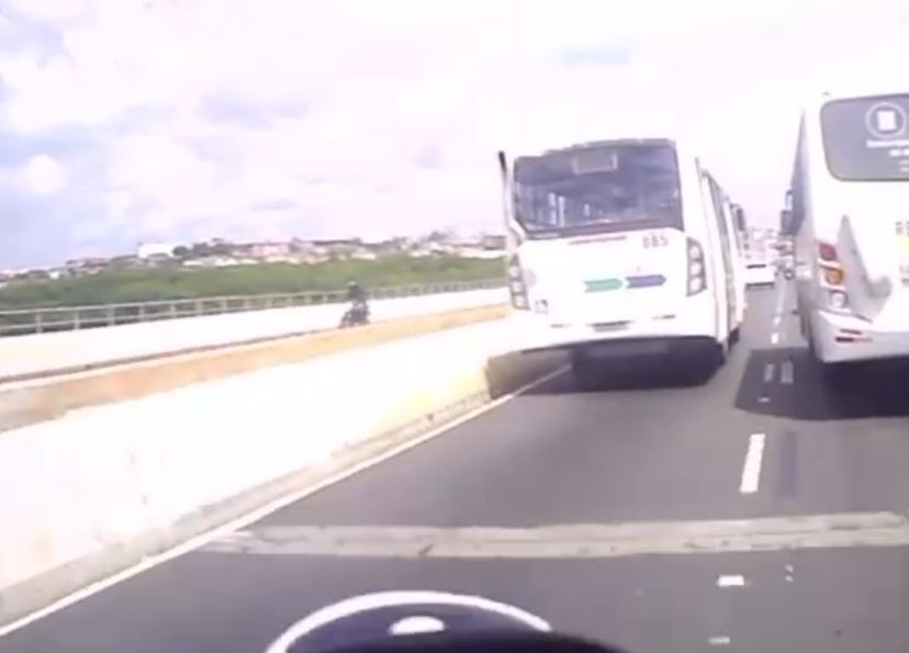 Imprudência no trânsito coloca vidas em risco na Ponte do Igapó