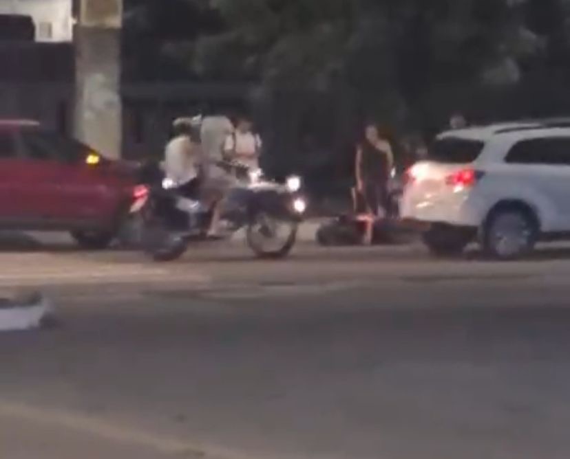 Acidente em cruzamento deixa motoqueiro ferido em Natal