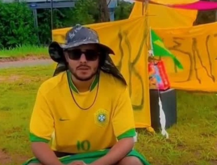 Após 59 hrs de protesto na papuda, manifestante se revolta contra Flavio