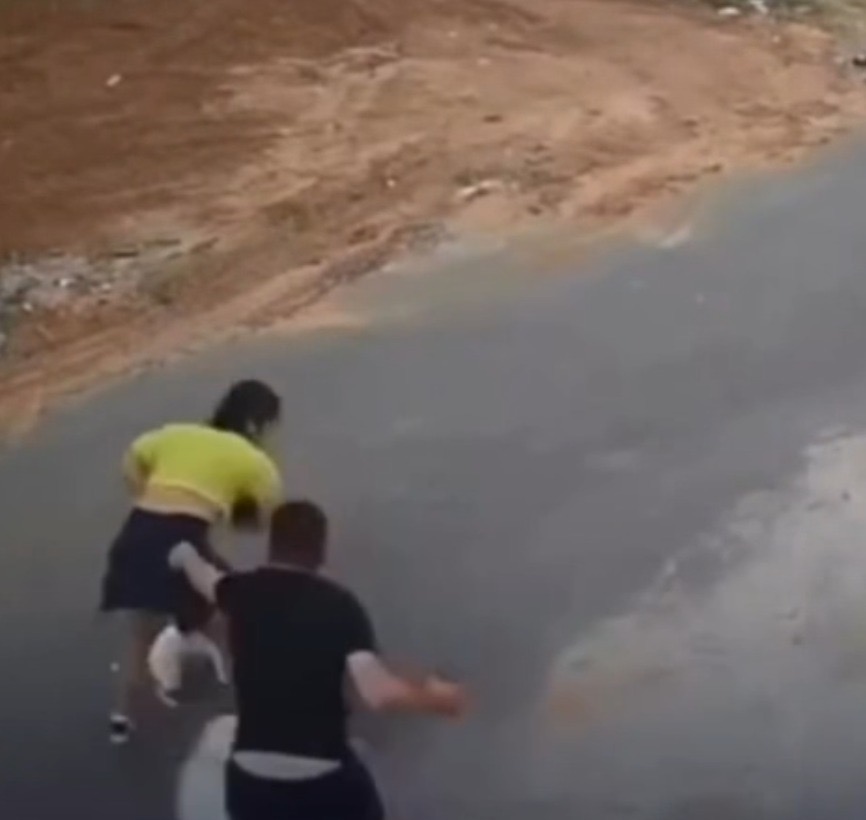 Mulher luta contra pitbull e é agredida pelo tutor